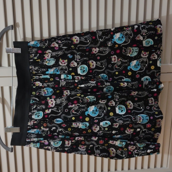 Cute full short skirt, spooky cats sugar skull Hemet Clothing size L - Picture 4 of 4